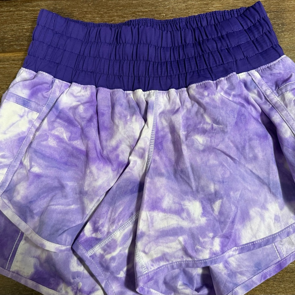 Lululemon Run Tracker Short II Sz 6